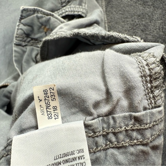 American Eagle Outfitters Light Gray Women's super stretch shorties size 6 - Picture 7 of 8